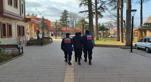 Alkollü araç kullanma suçundan aranan şahsı jandarma yakaladı