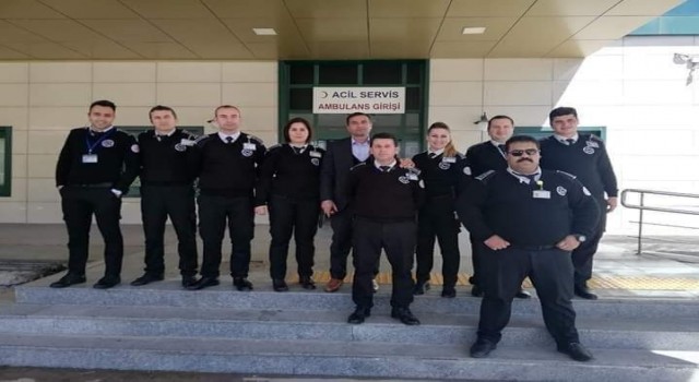 Altın dolu çantayı sahibine teslim ettiler