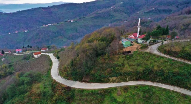 Altınorduda beton yol çalışmaları sürüyor