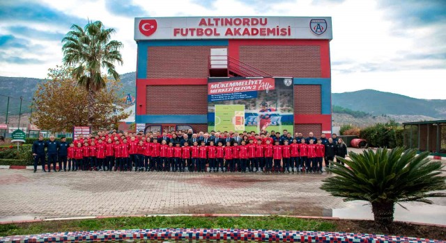 Altınordunun gençleri devlerle karşılaşacak