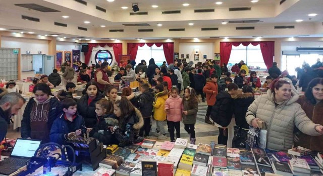 Altınova Belediyesi 2. Kitap Fuarına yoğun ilgi