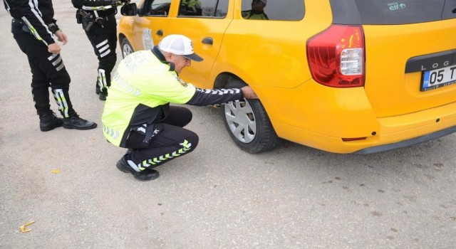 Amasya polisinden kış lastiği denetimi