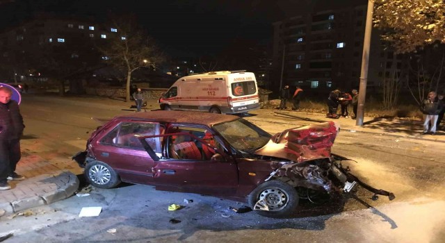 Ambulans ile otomobil çarpıştı: 1i bebek 7 yaralı
