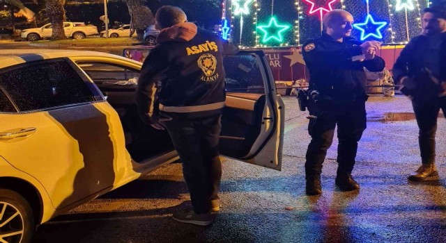Antalyada 7 ilçede eş zamanlı denetimde, aranan 8 şahıs yakalandı