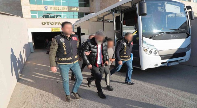 Antalyada aranan 92 şahıs yakalandı