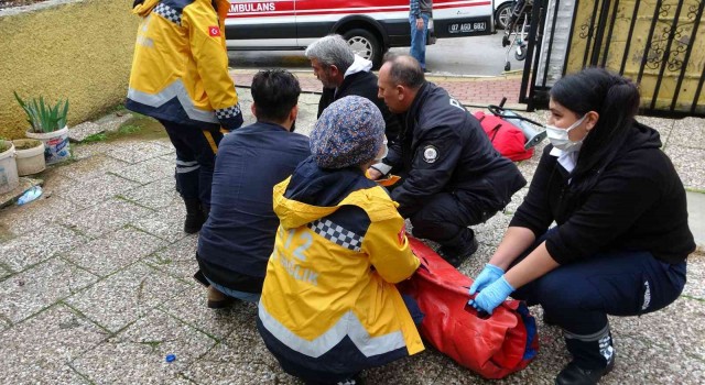 Antalyada balkondan düşen kadın ağır yaralandı