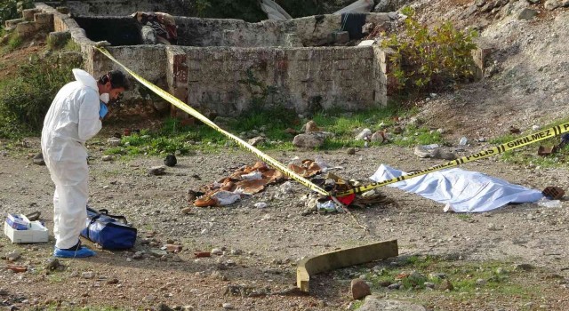 Antalyada boş arazi içerisinde kadın cesedi bulundu
