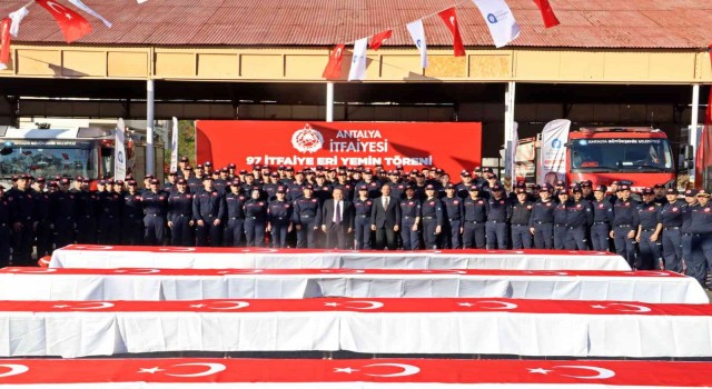Antalyada eğitimi tamamlanan 97 itfaiye eri Türk bayrağına el basarak yemin etti