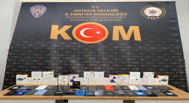 Antalyada gümrük kaçağı telefona geçit yok