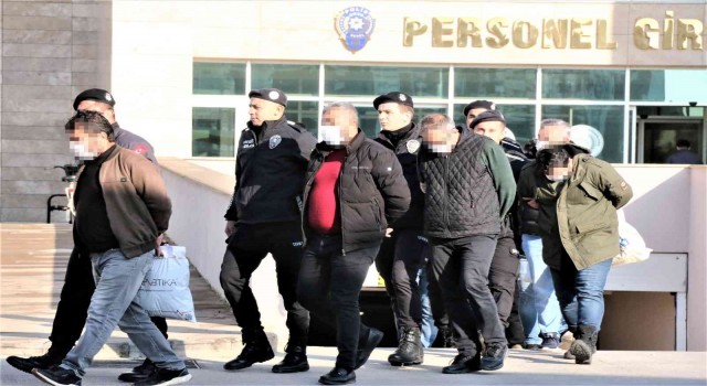 Antalyada mafya tipi örgüte yapılan operasyonda 21 kişi adliyeye sevk edildi