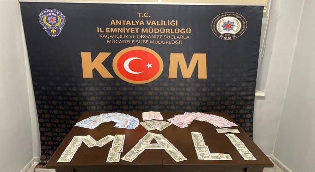 Antalyada sahte para ile esnafı dolandıran 5 şüpheli yakalandı