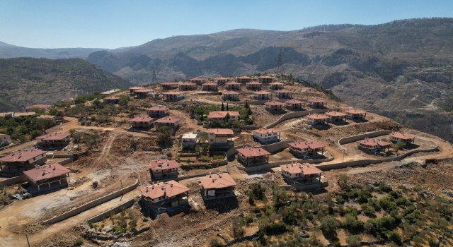 Antalyada yangından etkilenen vatandaşlar için yapılan 297 konutun kuraları yarın çekiliyor