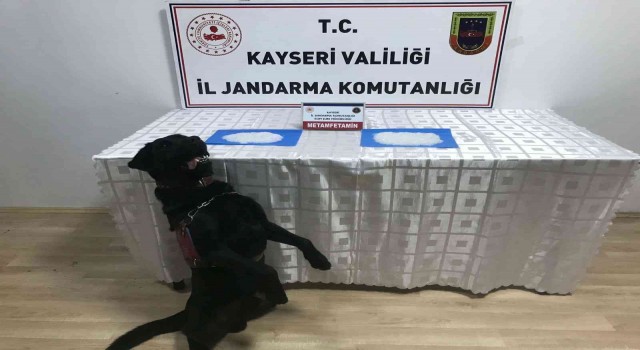 Aracın torpido gözünden uyuşturucu çıktı