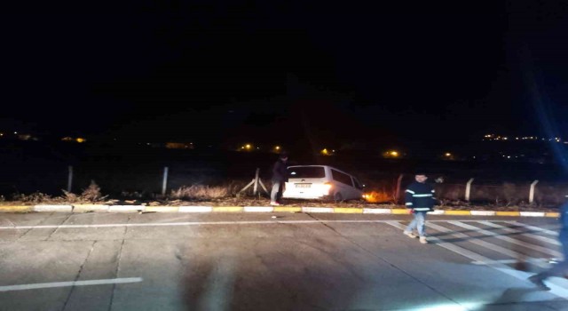 Aracıyla havalimanının tel örgülerine çarptı