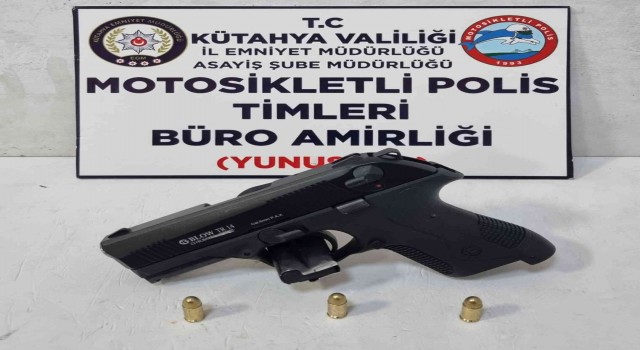 Araçta ruhsatsız tabanca ele geçirildi