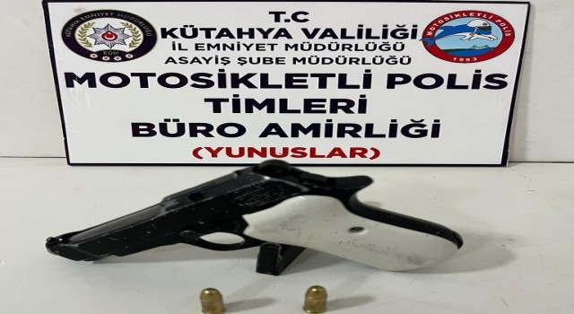 Araçtan ateş açan 2 maganda silahla birlikte yakalandı