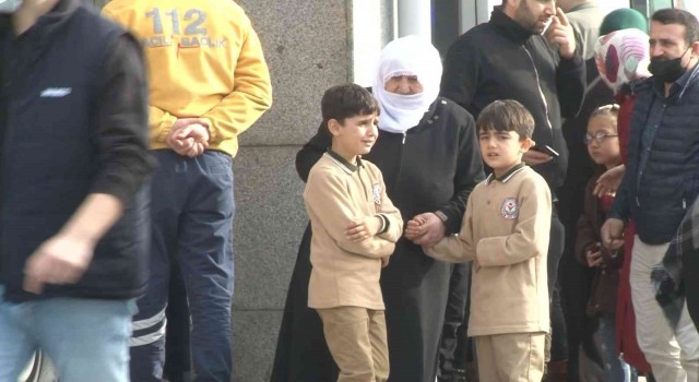 Arnavutköyde 50ye yakın öğrenci zehirlenme şüphesiyle hastanelere kaldırıldı