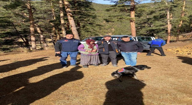 Artvinde kaybolan engelli kadını ekipler buldu