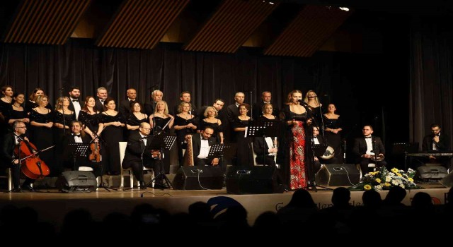 Ata Kent Türk Sanat Müziği Topluluğunda ilk