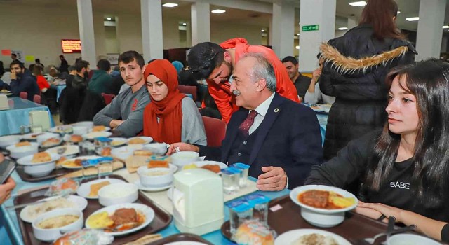 Atatürk Üniversitesinde yüksek kalite standardına ulaşan merkezi yemekhane hizmetine devam ediyor