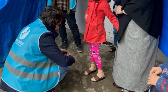 Avrupadan gelip Mardindeki yetim çocukları sevindirdiler