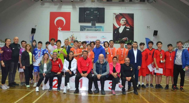 Aydında Badmiton Gençler Erkek Kız Turnuvasında il birincileri belli oldu