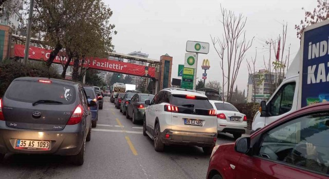 Aydında mesai başlangıç ve bitiş saatlerinde trafik kitleniyor