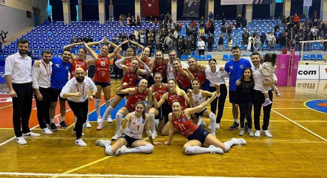 Aydının Sultanları evinde PTTyi rahat geçti: 3-1