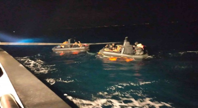 Ayvalık açıklarında 40 düzensiz göçmen kurtarıldı