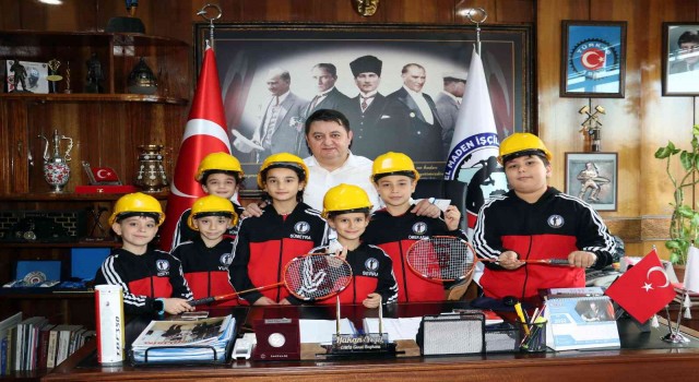 Badminton sporcuları GMİSi ziyaret etti