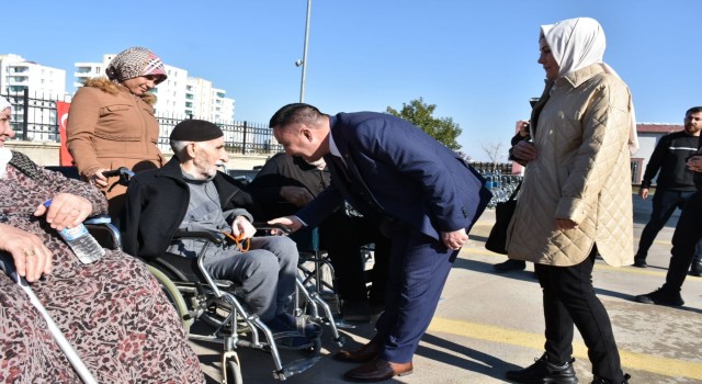 Bağlar Belediyesi, 25 engelli vatandaşa tekerlekli sandalye desteğinde bulundu