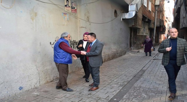 Bağlar Belediyesi, semt pazarının kurulduğu bölgeyi hijyen hale getirdi