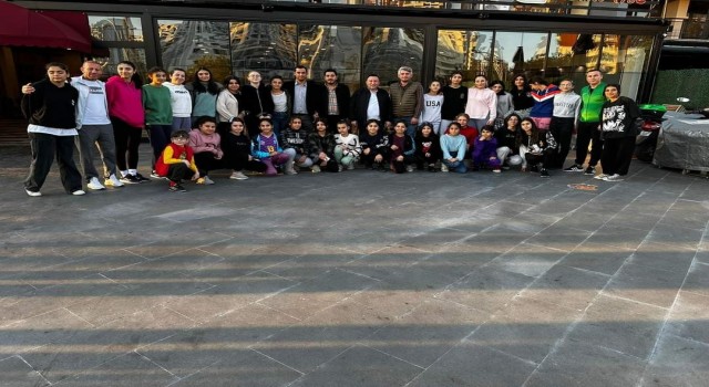 Bağlar Belediyesporun yıldız voleybolcuları Diyarbakır şampiyonu