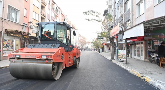 Bağlar Sokağına 2 bin 350 ton sıcak asfalt