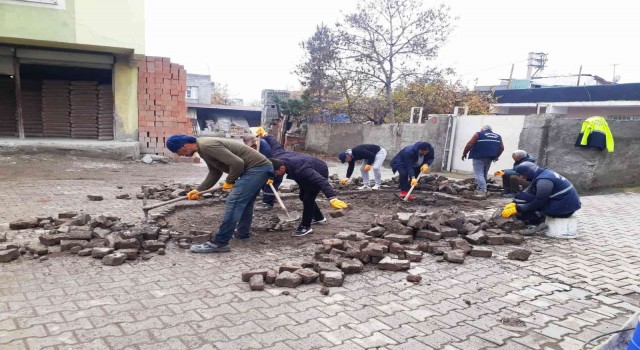 Bağlarda kaldırım yenileme çalışmaları sürüyor