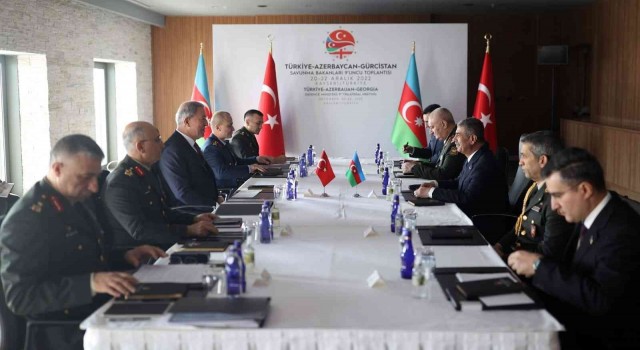 Bakan Akar, Gürcistan ve Azerbaycan savunma bakanları ile görüştü