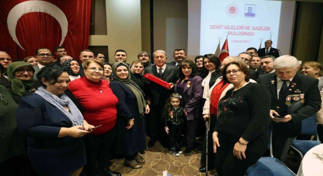 Bakan Akar: Yapılması gereken ne varsa Mehmetçik onu yapıyor