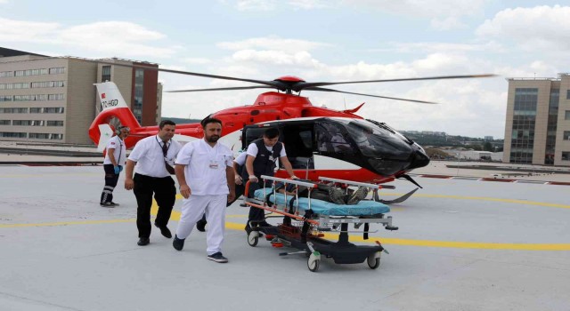 Bakan Koca: “Helikopter ambulanslarla bu yıl toplam 2 bin 330 hastamız nakledildi”