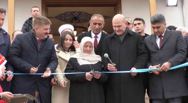 Bakan Soylu, Iğdırda şehit asker adına yaptırılan cami ve Kuran kursunun açılışını yaptı