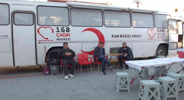 Balıkesirde vatandaşlar kan bağışına koştu