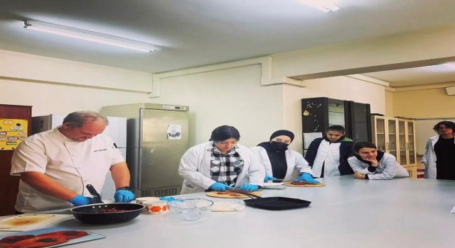 Balıkesirli ünlü Şef Levent Kaynaktan öğrencilere ders
