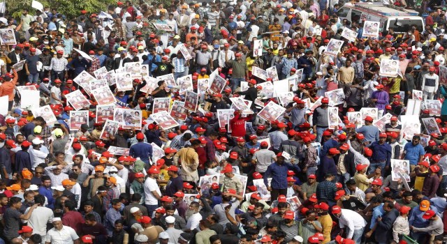 Bangladeşte binlerce kişinin katılımıyla hükümet karşıtı protesto