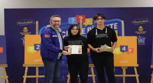 Başakşehirli öğrencilerden Başkan Kartoğluna anlamlı hediye