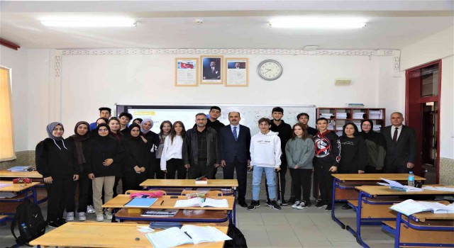 Başkan Altaydan üniversiteye hazırlanan lise öğrencilerine bir destek daha