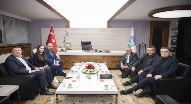 Başkan Büyükkılıça, sevilen sanatçı Bülent Serttaştan ziyaret