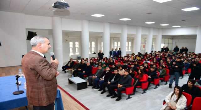Başkan Çınardan öğrencilere tavsiyeler