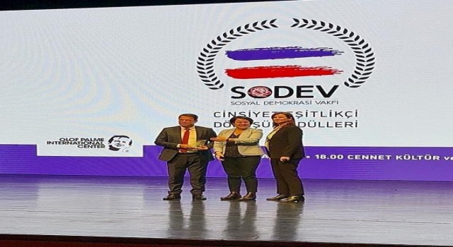Başkan Eryılmazın kadın istihdamı projesine ödül