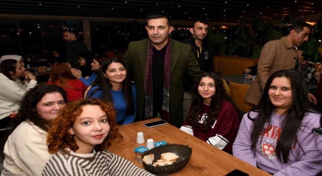 Başkan Günel, öğrencilerle yemekte buluştu