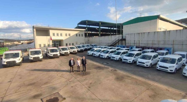 Başkan Hürriyet: 9 kamyonet ve 19 hafif ticari aracımızı teslim aldık