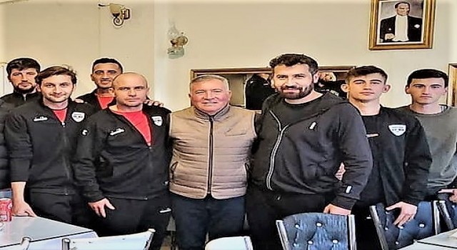 Başkan Kepenek, farklı kazanan Honazsporu kutladı